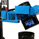 Fassgreifer für Stapler – automatisiertes Heben, Kippen und Ausgießen von 210-Liter-Stahlfässern mit 12V-Batterieantrieb