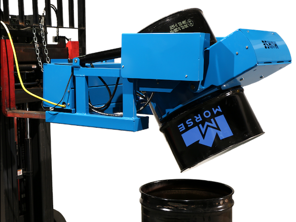 Fassgreifer für Stapler – automatisiertes Heben, Kippen und Ausgießen von 210-Liter-Stahlfässern mit 12V-Batterieantrieb